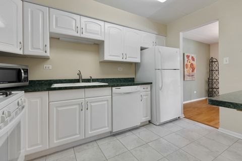 Tiny photo for 6443 Clarendon Hills Road #206, Willowbrook, IL 60527 (MLS # 12497248)