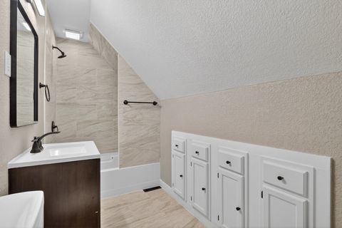 Tiny photo for 1011 15th Street, Rockford, IL 61104 (MLS # 12590464)