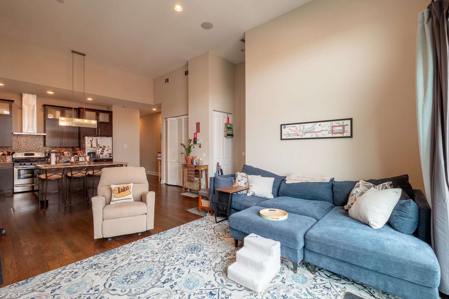 3559 W MONTROSE Avenue 4E