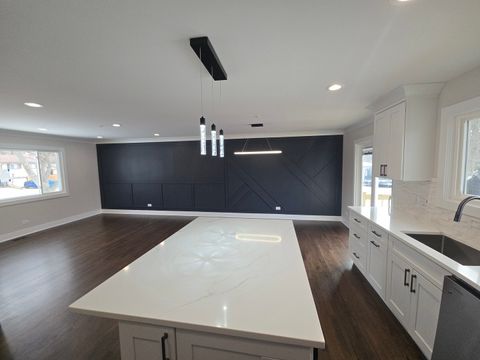 Tiny photo for 1570 Jefferson Road, Hoffman Estates, IL 60169 (MLS # 12563876)