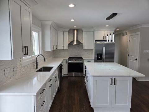 Tiny photo for 1570 Jefferson Road, Hoffman Estates, IL 60169 (MLS # 12563876)