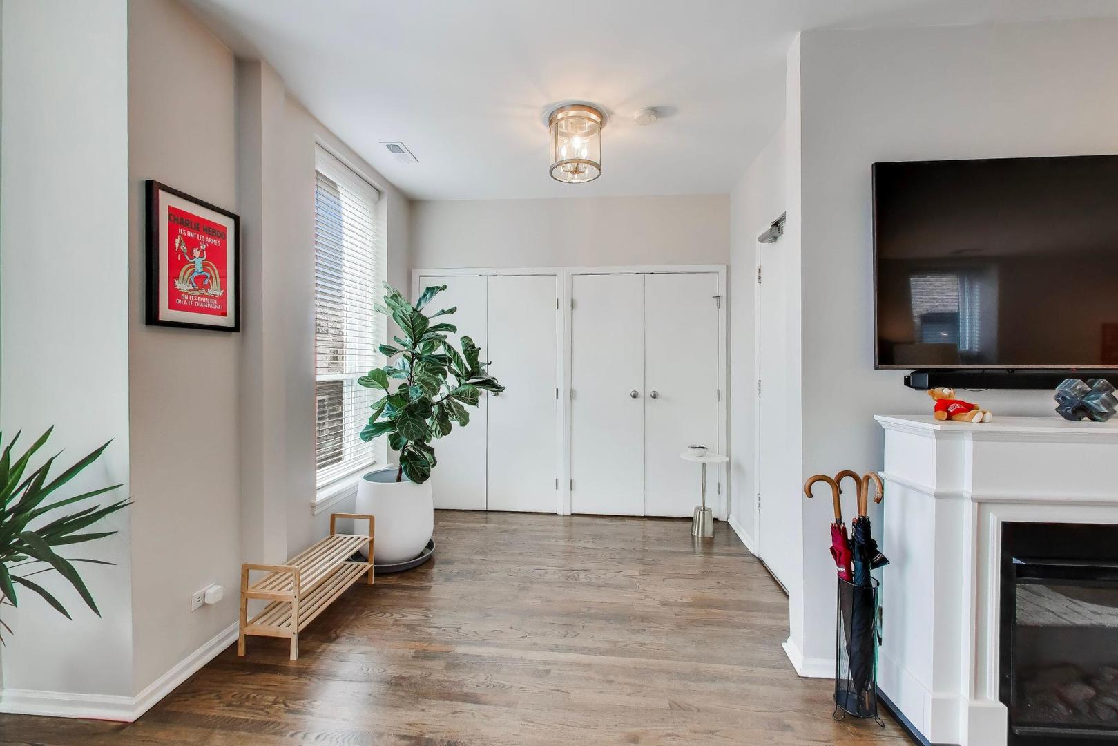 1214 W WEBSTER Avenue 2E