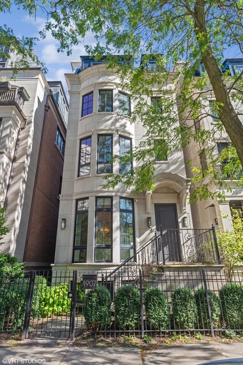 Photo of 1907 N Lincoln Park West Street, Chicago, IL 60614 (MLS # 12624742)