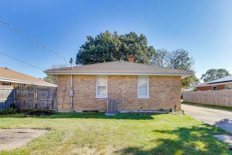 Tiny photo for 514 Iroquois Road, Hillside, IL 60162 (MLS # 12453396)