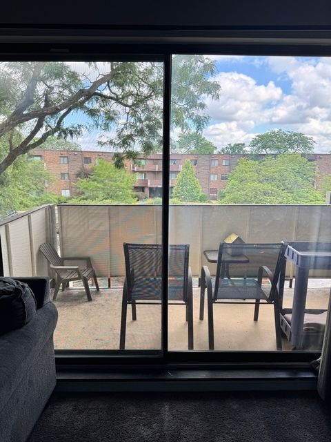 Tiny photo for 850 Wellington Avenue #304, Elk Grove Village, IL 60007 (MLS # 12319101)