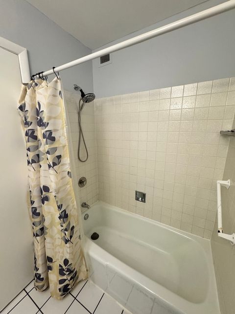 Tiny photo for 850 Wellington Avenue #304, Elk Grove Village, IL 60007 (MLS # 12319101)