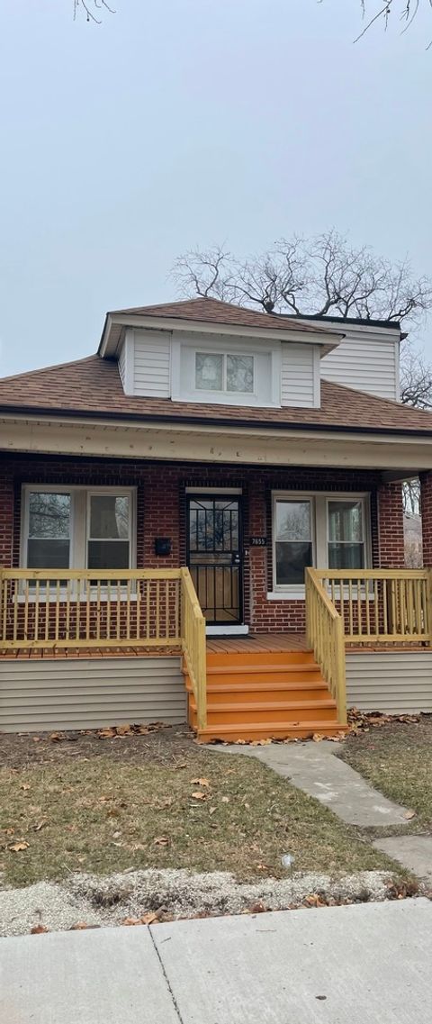 7655 S Clyde Avenue Chicago IL 60649
