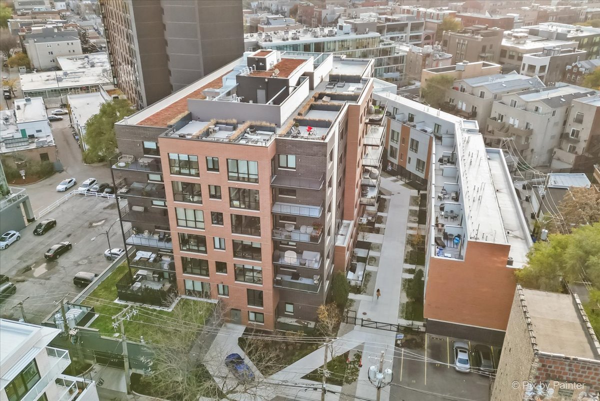 1648 W Division Street 403