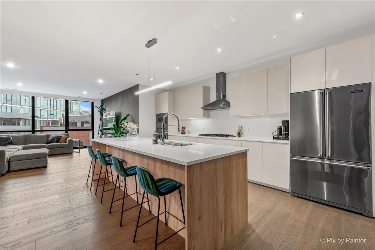 1648 W Division Street 403
