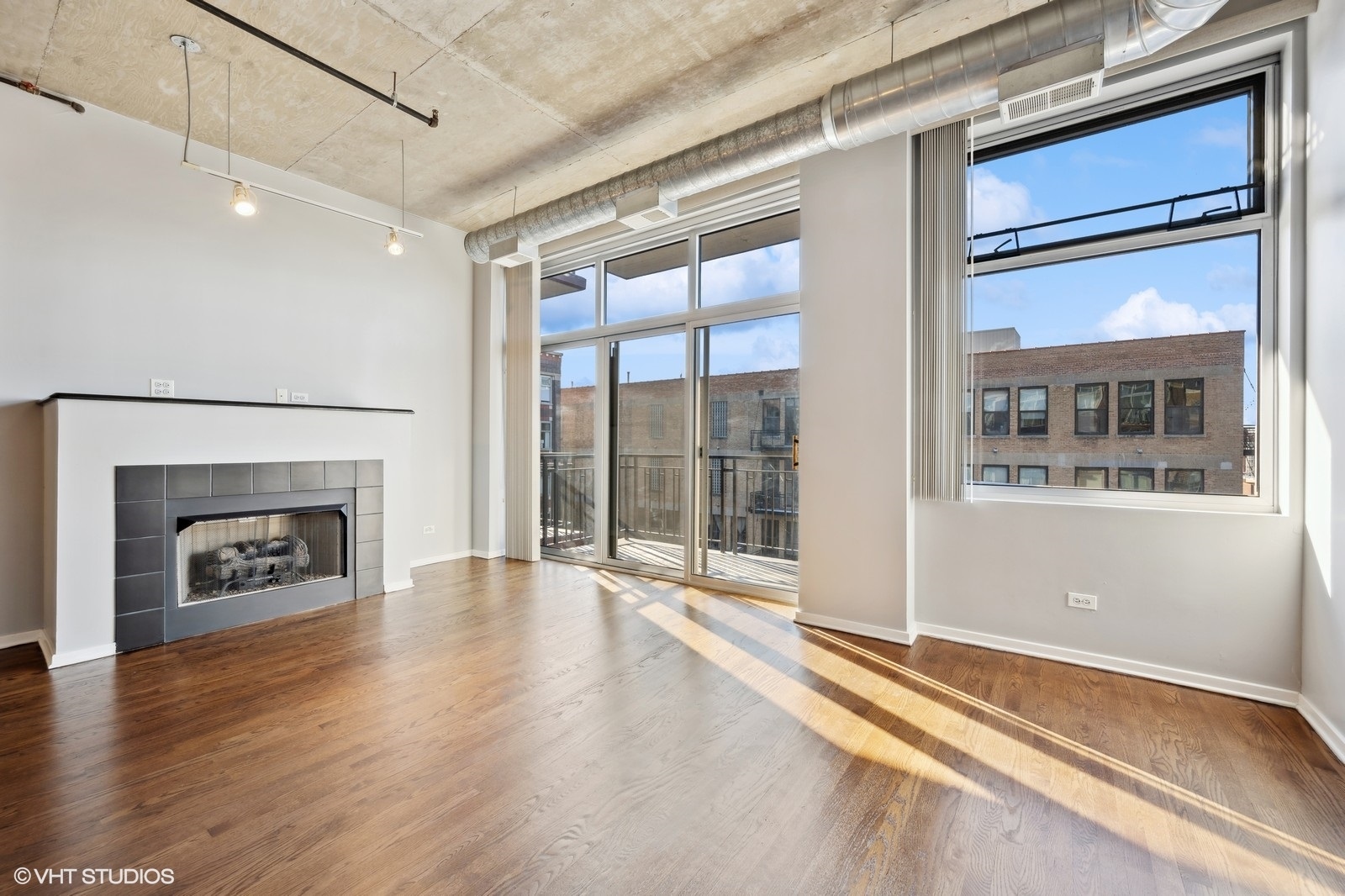 1000 W ADAMS Street 723