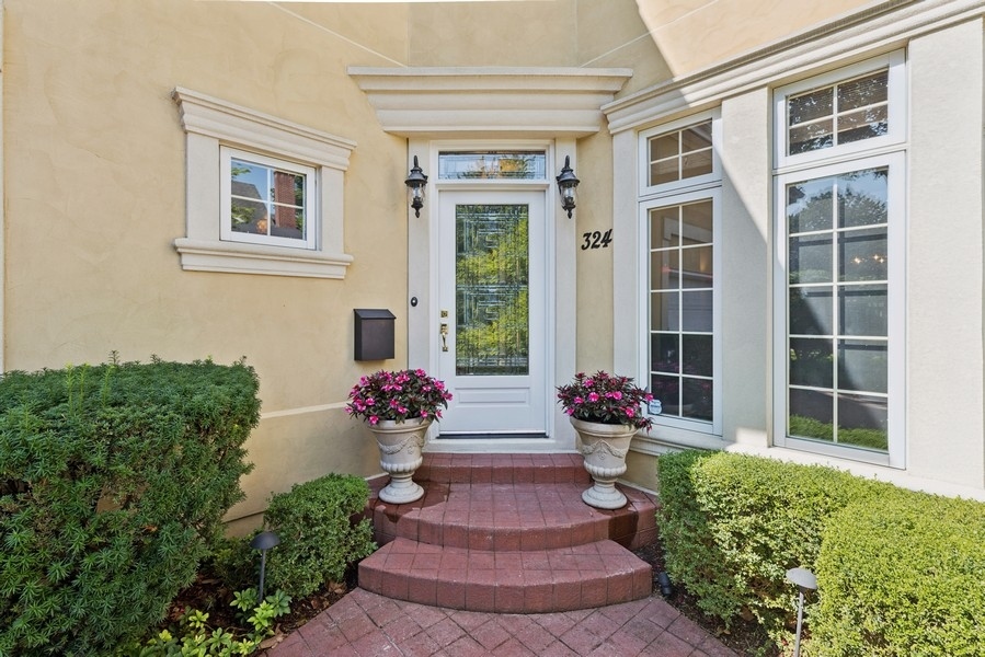 324 N County Line Road