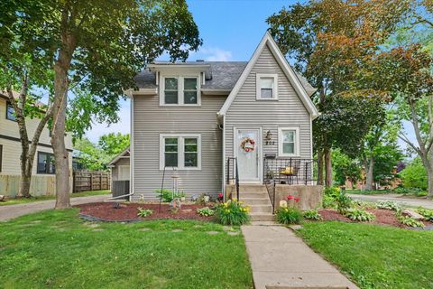 Photo of 202 W Florida Avenue, Urbana, IL 61801 (MLS # 12667276)
