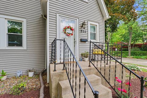 Tiny photo for 202 W Florida Avenue, Urbana, IL 61801 (MLS # 12667276)