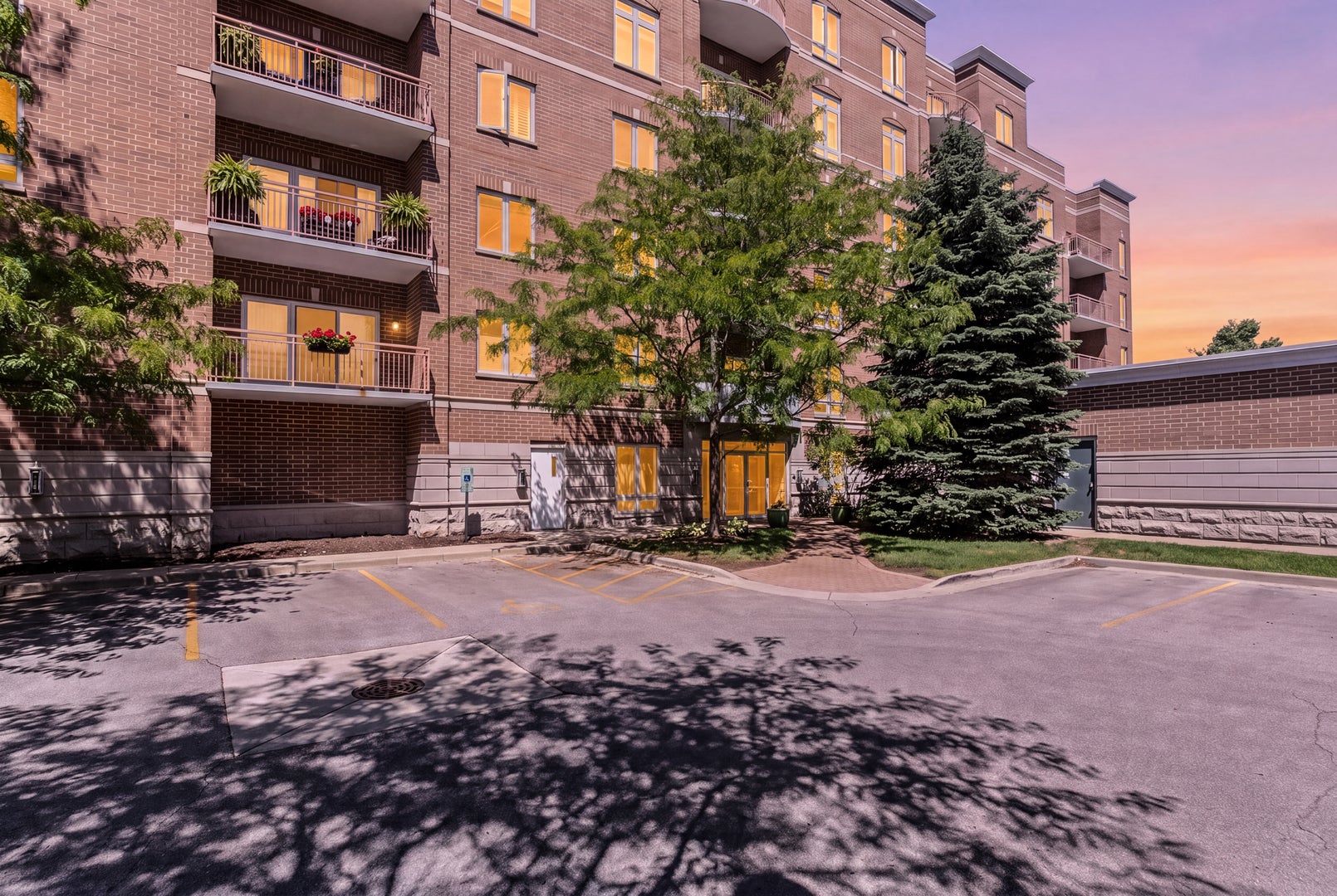 787 Graceland Avenue 604B