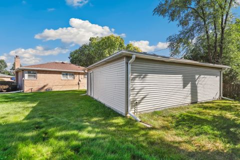 Tiny photo for 913 E 162nd Place, South Holland, IL 60473 (MLS # 12462287)