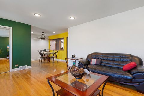 Tiny photo for 913 E 162nd Place, South Holland, IL 60473 (MLS # 12462287)