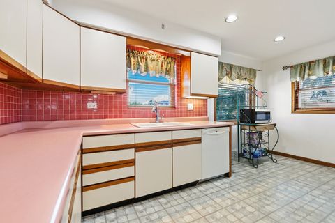 Tiny photo for 913 E 162nd Place, South Holland, IL 60473 (MLS # 12462287)