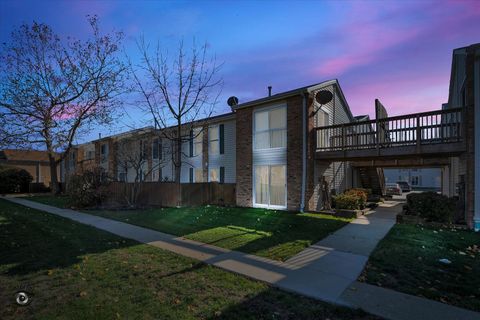 Photo of 1908 Kenilworth Circle #H, Hoffman Estates, IL 60169 (MLS # 12495077)