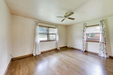 Tiny photo for 909 Worcester Avenue, Westchester, IL 60154 (MLS # 12738866)
