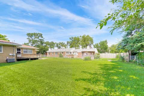 Tiny photo for 909 Worcester Avenue, Westchester, IL 60154 (MLS # 12738866)