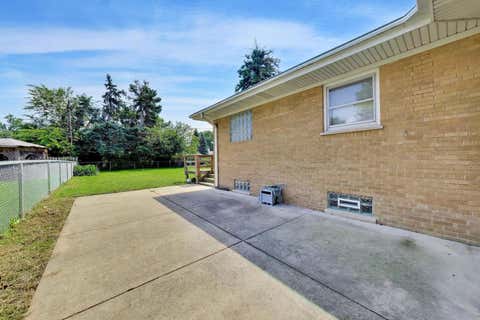 Tiny photo for 909 Worcester Avenue, Westchester, IL 60154 (MLS # 12738866)