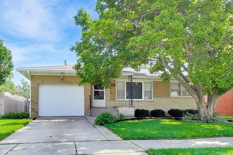 Photo of 909 Worcester Avenue, Westchester, IL 60154 (MLS # 12738866)