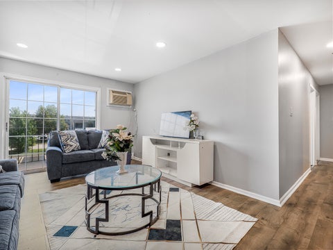 Tiny photo for 107 W Elk Trail #206, Carol Stream, IL 60188 (MLS # 12766631)