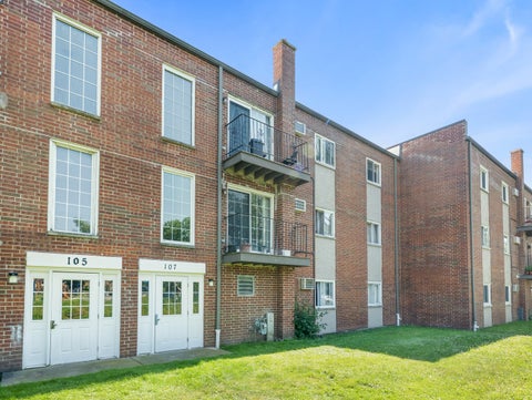 Photo of 107 W Elk Trail #206, Carol Stream, IL 60188 (MLS # 12766631)