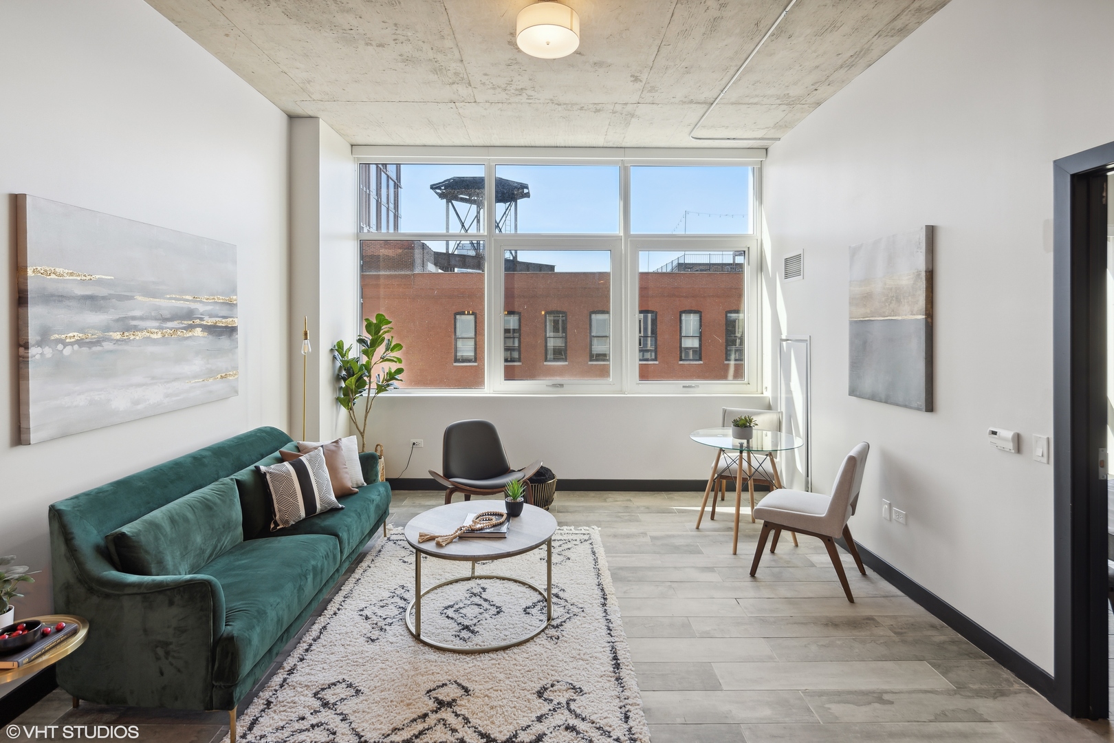 171 N Aberdeen Street 902