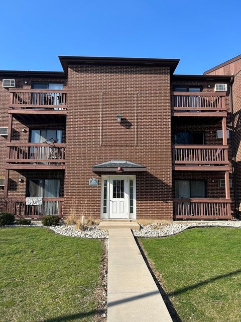 Photo of 330 Shorewood Drive #3B, Glendale Heights, IL 60139 (MLS # 12695763)