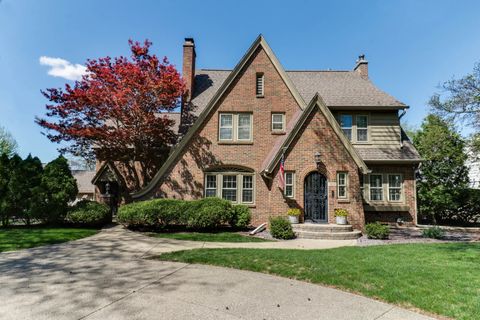 Tiny photo for 1202 Elmwood Road, Bloomington, IL 61701 (MLS # 12624541)
