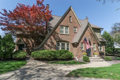 Tiny photo for 1202 Elmwood Road, Bloomington, IL 61701 (MLS # 12624541)