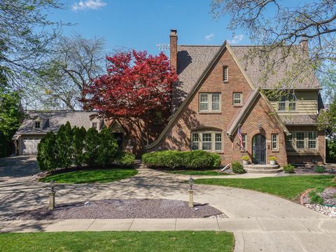 Photo of 1202 Elmwood Road, Bloomington, IL 61701 (MLS # 12624541)