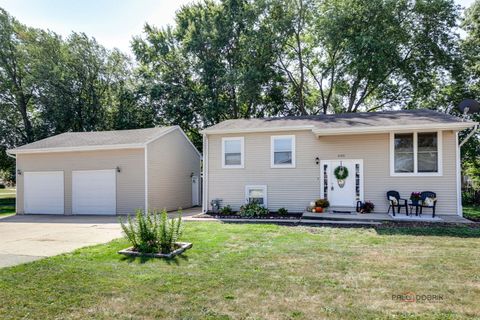Photo of 605 Clover Lane, Round Lake Beach, IL 60073 (MLS # 12467161)