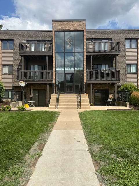 Photo of 1424 Stonebridge Circle #12, Wheaton, IL 60189 (MLS # 12729949)