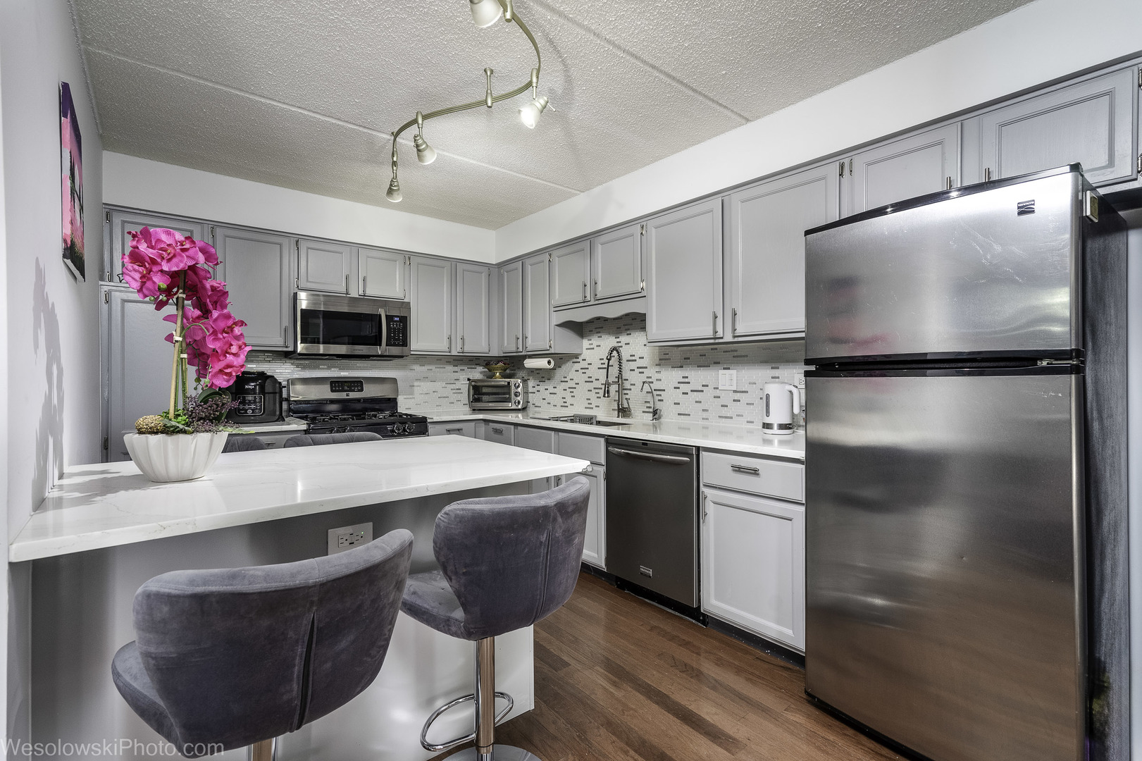 4106 N Narragansett Avenue 208