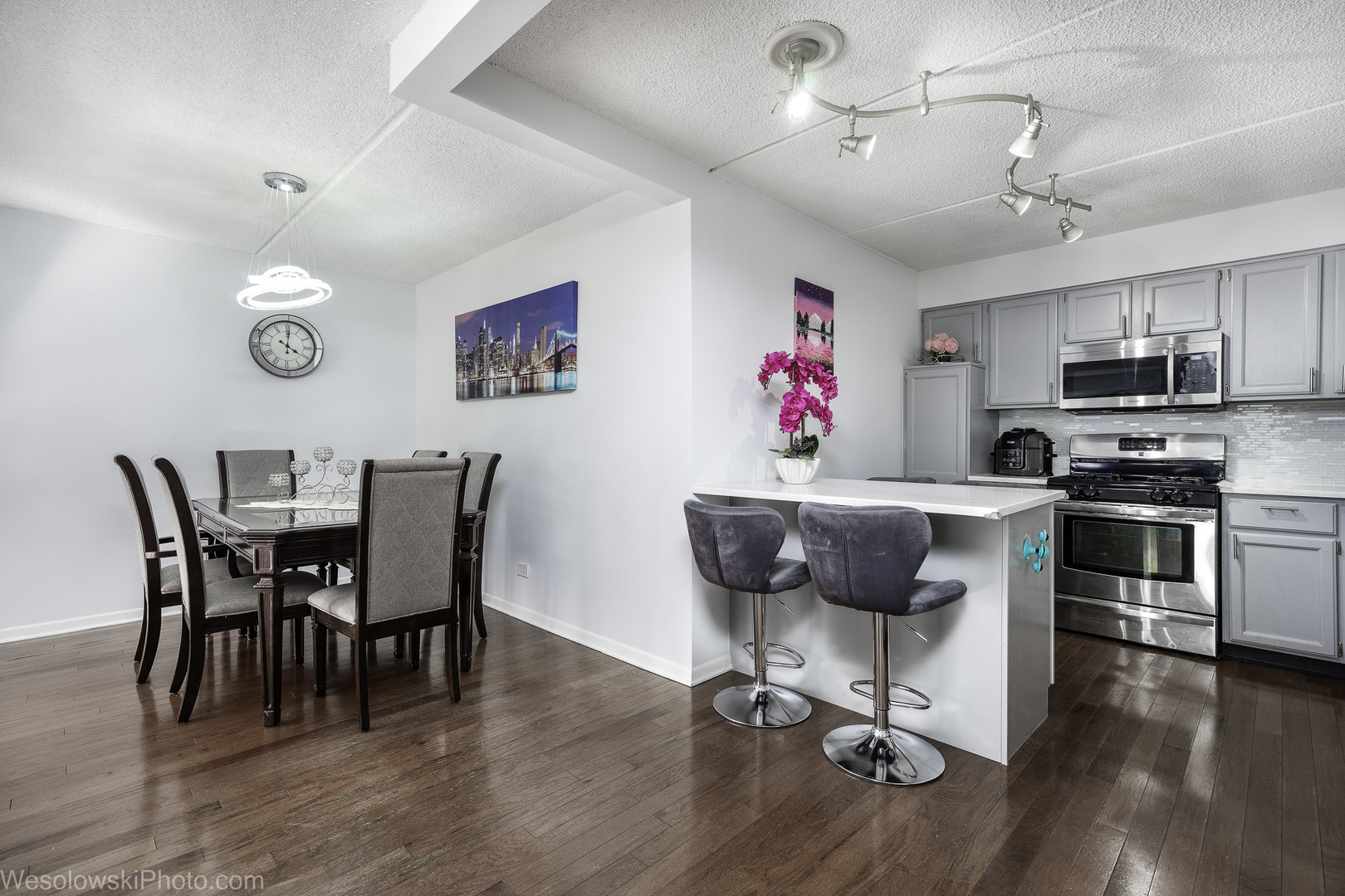 4106 N Narragansett Avenue 208