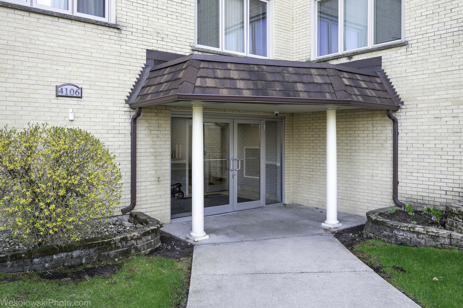 4106 N Narragansett Avenue 208