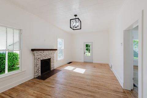 Tiny photo for 200 A E Thorn Street, Marion, IL 62959 (MLS # 12635819)