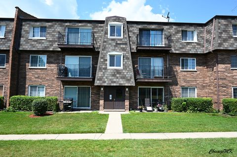 Photo of 9381 Bay Colony Drive #3S, Des Plaines, IL 60016 (MLS # 12516813)