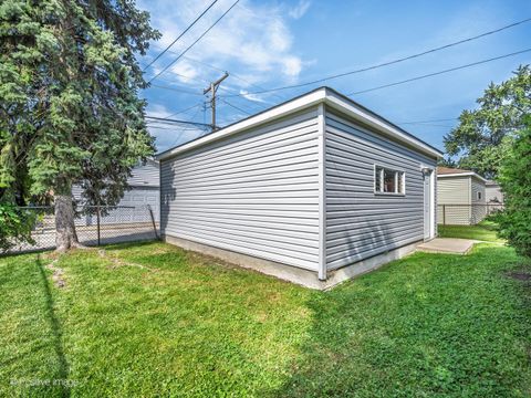 Tiny photo for 3030 N 77th Avenue, Elmwood Park, IL 60707 (MLS # 12486538)