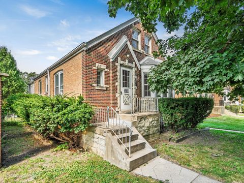 Photo of 3030 N 77th Avenue, Elmwood Park, IL 60707 (MLS # 12486538)