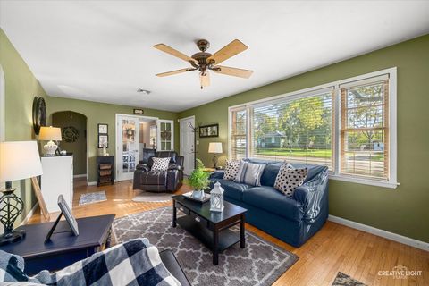 Tiny photo for 1205 Prairie Street, Aurora, IL 60506 (MLS # 12494416)
