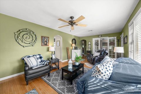 Tiny photo for 1205 Prairie Street, Aurora, IL 60506 (MLS # 12494416)