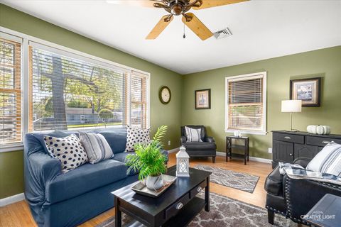 Tiny photo for 1205 Prairie Street, Aurora, IL 60506 (MLS # 12494416)