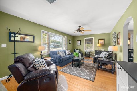 Tiny photo for 1205 Prairie Street, Aurora, IL 60506 (MLS # 12494416)
