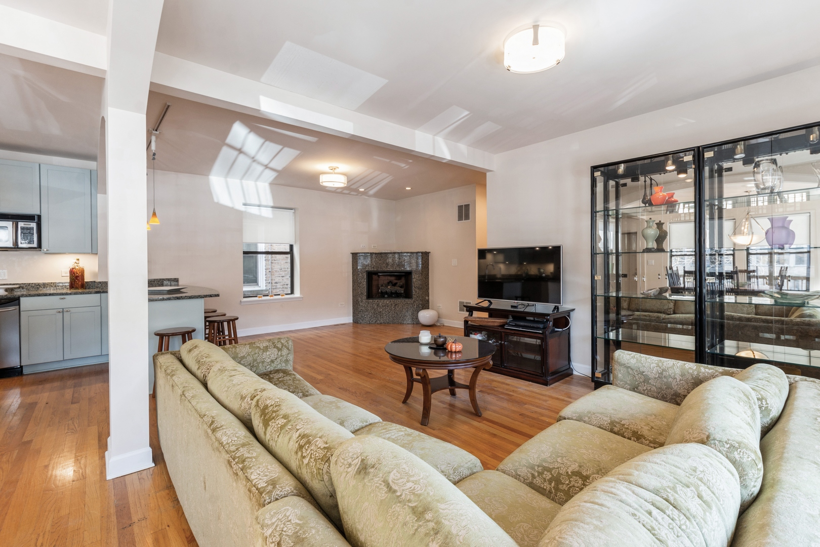 645 W Bittersweet Place 1