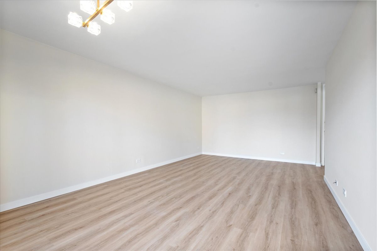 6933 N Kedzie Avenue 117