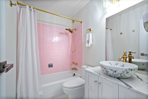 Tiny photo for 6933 N Kedzie Avenue #117, Chicago, IL 60645 (MLS # 12577678)