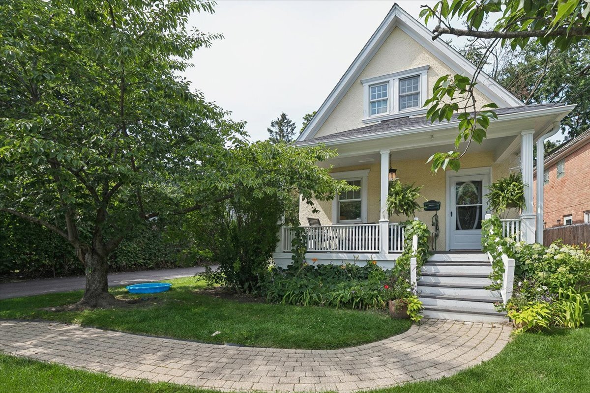 Photo 1 of 29 — 692 Cherry Avenue, Lake Forest, IL 60045